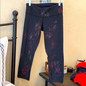Lululemon mid-rise crop legging. Size 6